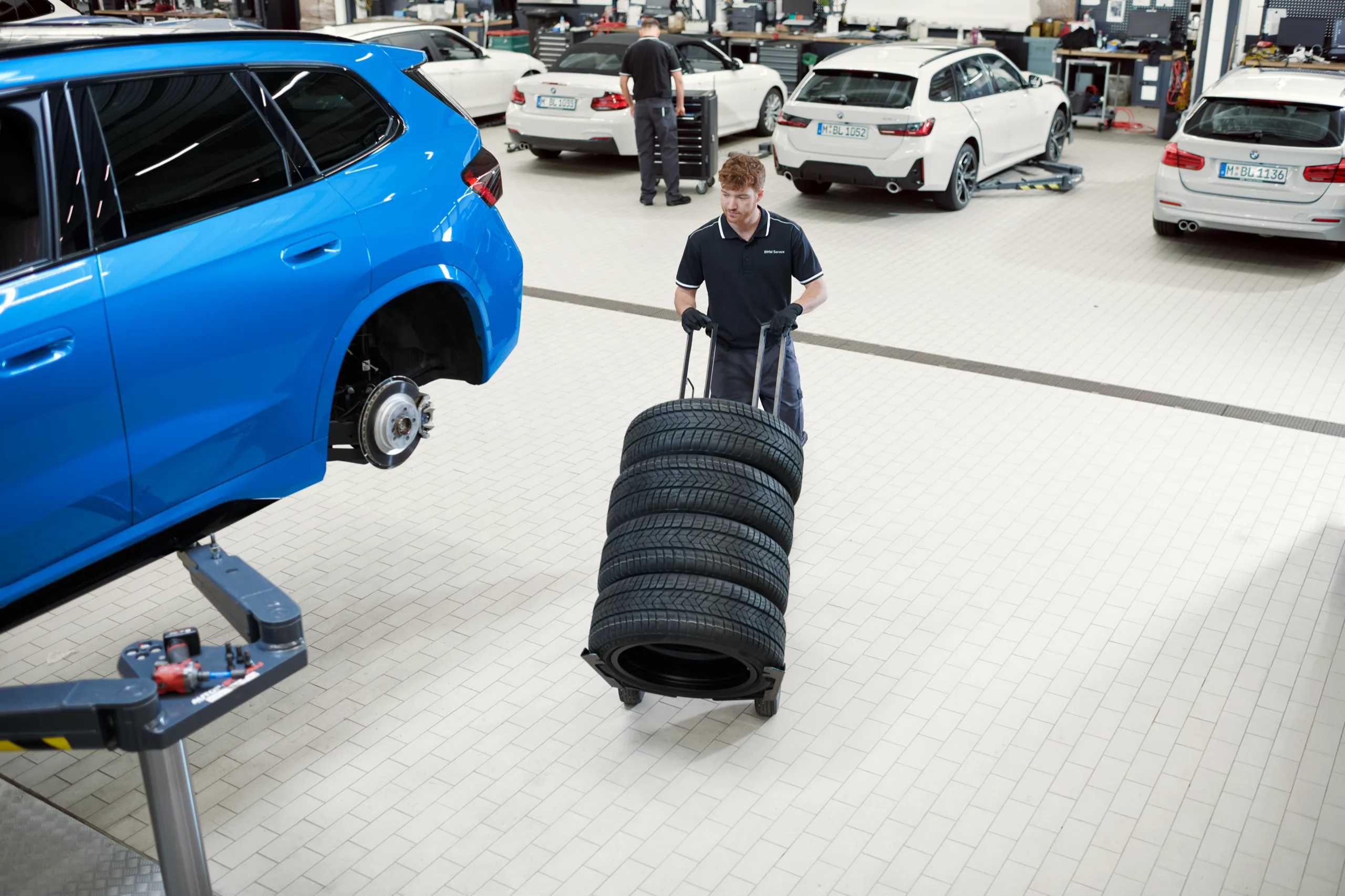 BMW Räderwechsel in der Werkstatt von Schmidt Premium Cars Wien